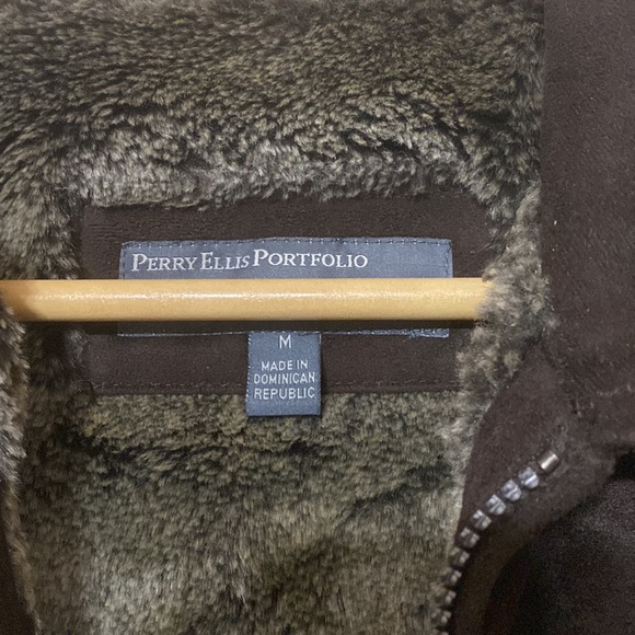 Perry Ellis Portfolio Mens zippered faux suede jacket with pockets; size: Medium - Picture 3 of 6